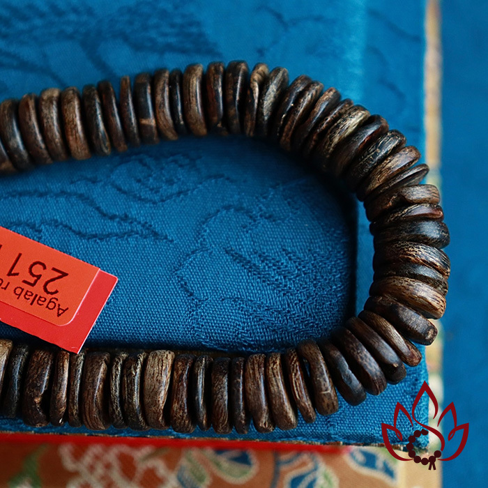 Vòng Trầm Hương Hạt Dẹp | 11 Ly | Trầm Bì Rễ Cận Chìm